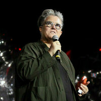Trump threatens to strip celebrity critic of citizenship