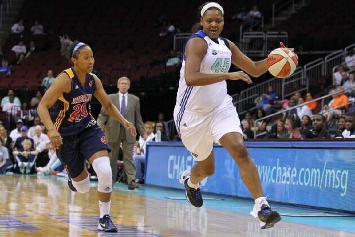 Kara Braxton, former WNBA All-Star and 2-time champion, dies at 43