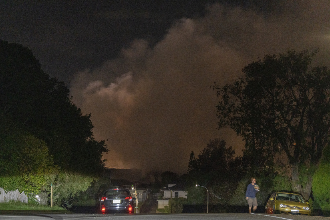 PhotoFlash | Massive fire breaks out in New Zealand's largest city