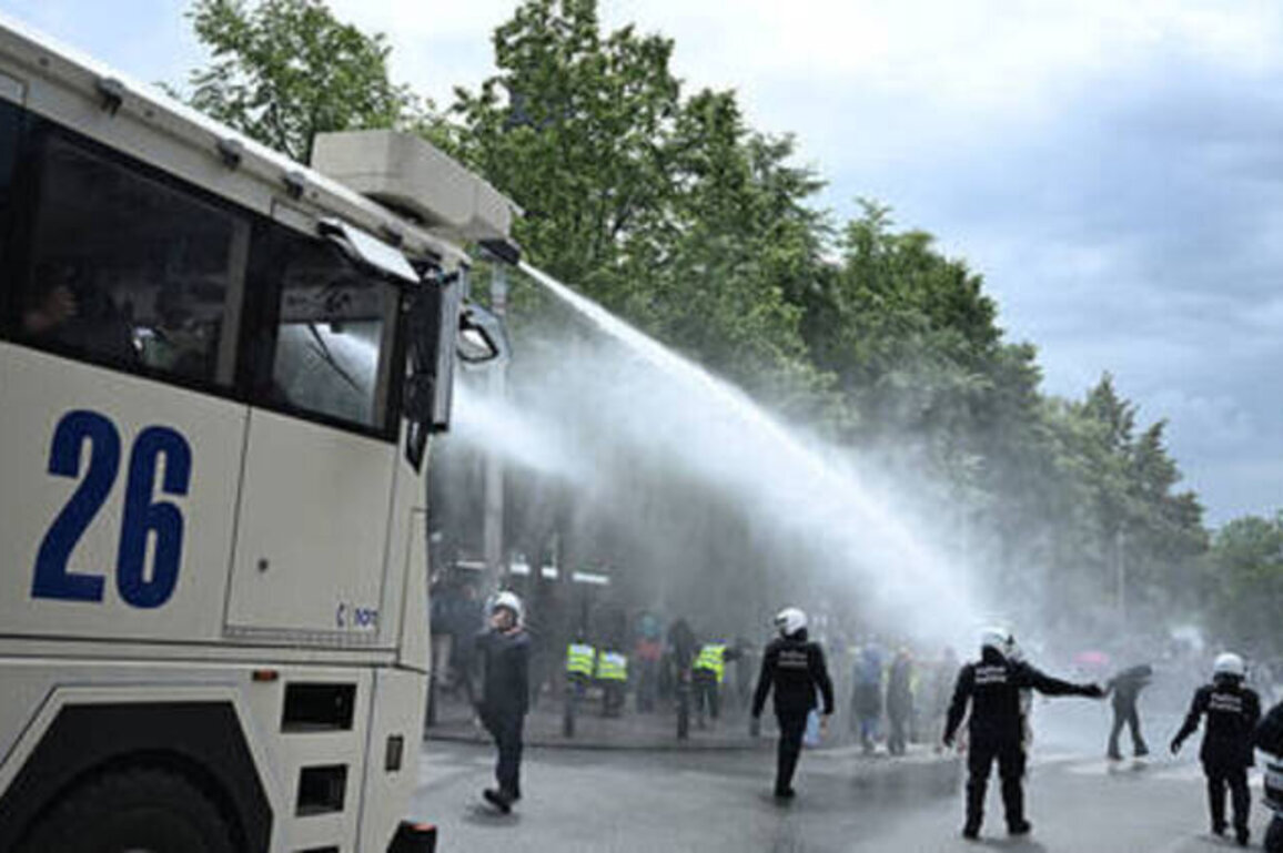 Riots in Brussels: Hooded gangs rampage through city center (VIDEO, PHOTOS)