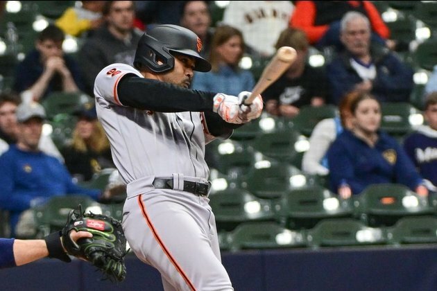 Giants blank Brewers, ruin Julio Teheran's return