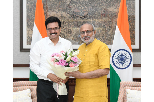 VP Radhakrishnan meets Delhi University VC, calls for engaging in quality research initiatives