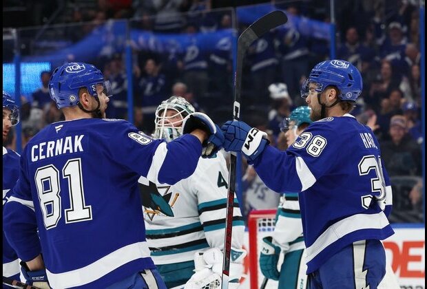 NHL roundup: Lightning score five in first period, rout Sharks