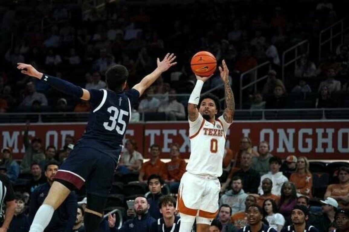 Texas shrugs off rough start, steamrolls visiting Fairleigh Dickinson