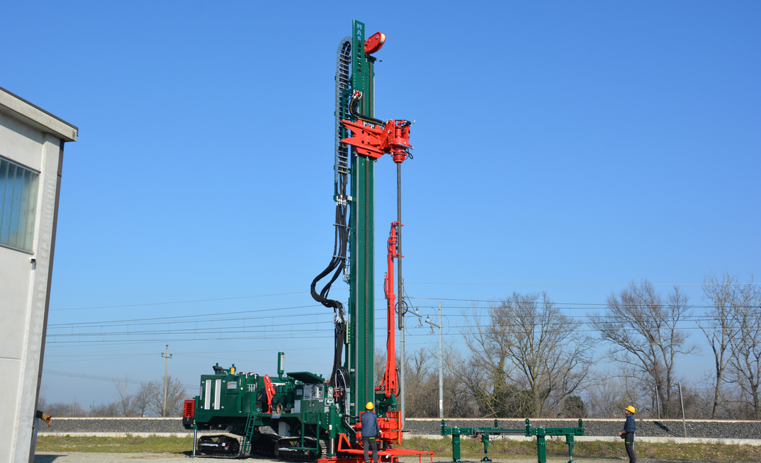  Massenza Drilling Rigs new Mi45 model on double and oscillating crawler chassis