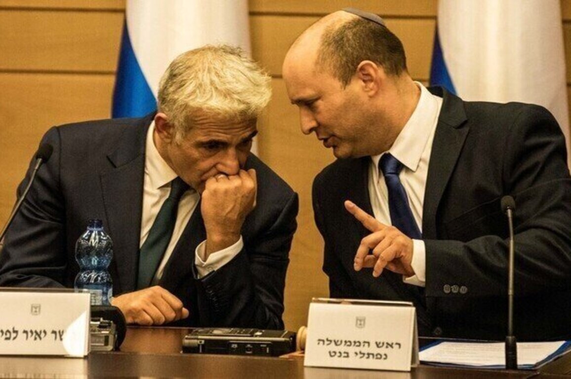 Former Israeli PMs unite against Netanyahu