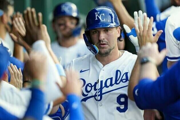 Royals ride three homers to win over skidding Rangers