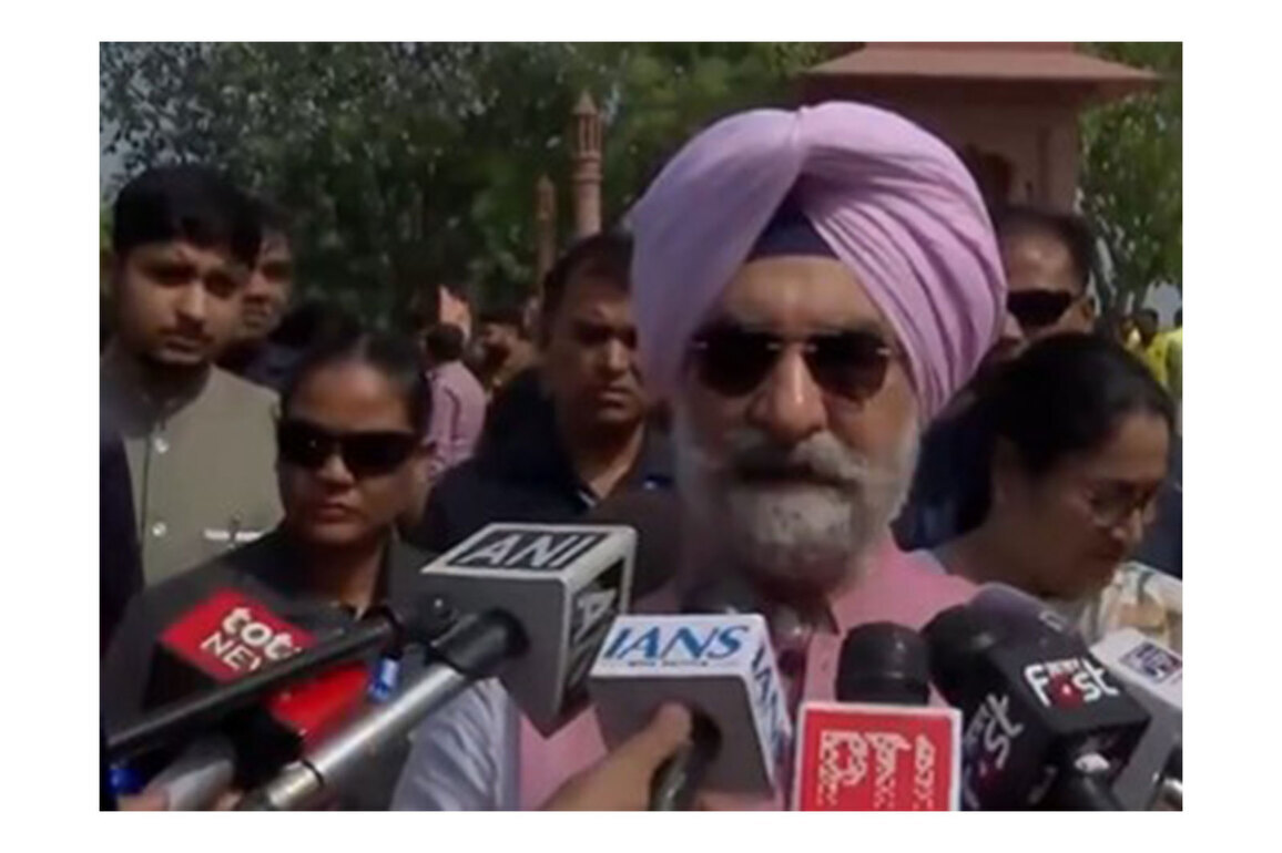 Delhi LG Taranjit Singh Sandhu and CM Rekha Gupta conduct joint inspection at Vasudev Ghat