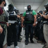 Thomas Elias- To ease fears, require federal agents to identify themselves