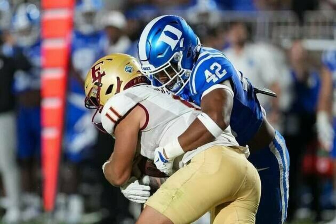 Darian Mensah tossed 3 TDs as Duke rolls over Elon