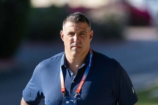 Photos from '20 show Mike Vrabel, Diana Russini kissing