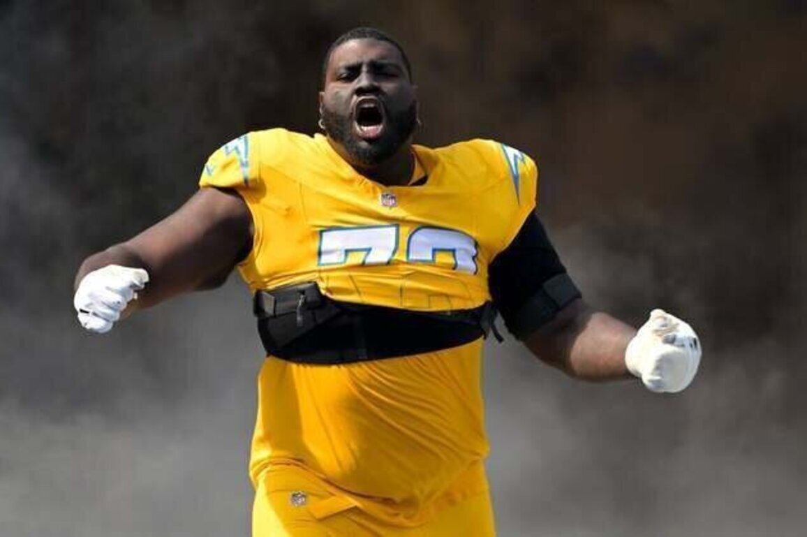 Report: Chargers to release G Mekhi Becton