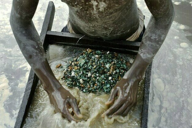 US seeks bigger stake in African states minerals