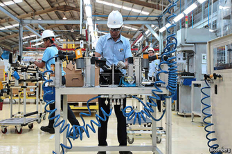 U.S. worker productivity declines in first quarter