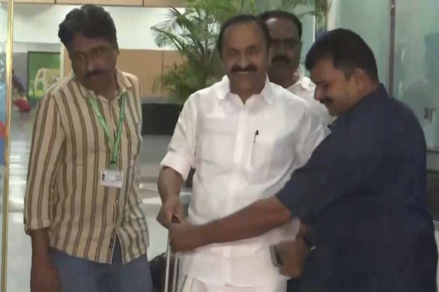Keralam Cong leaders VD Satheesan, Ramesh Chennithala arrive in Delhi as decision for CM post awaited