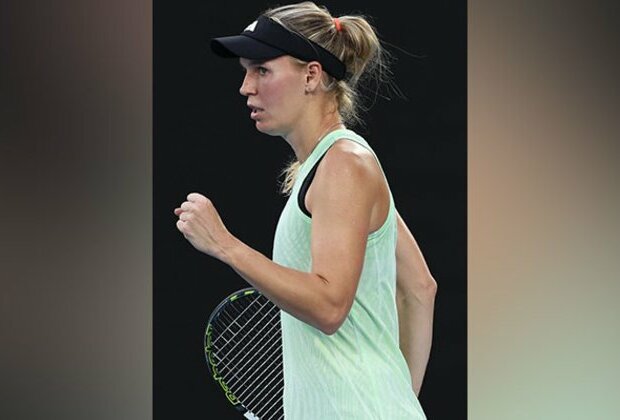 Australian Open: Caroline Wozniacki moves into second round after Linette retires