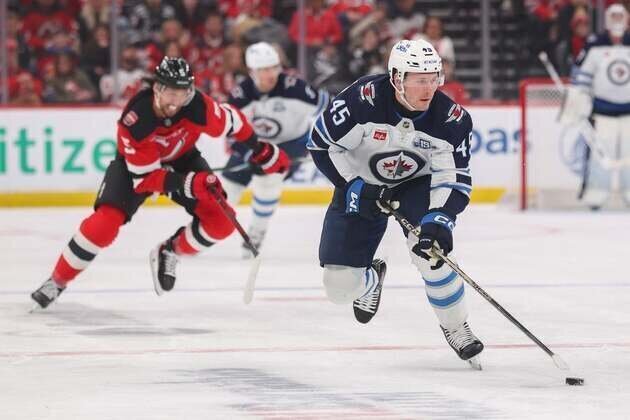 Big second period powers Jets to victory over Devils