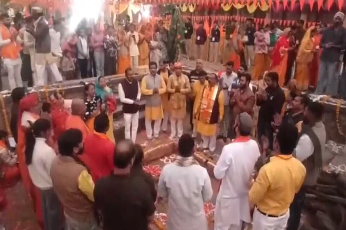 Basant Panchami celebrations begin at Bhojshala-Kamal Maula in Dhar following SC order