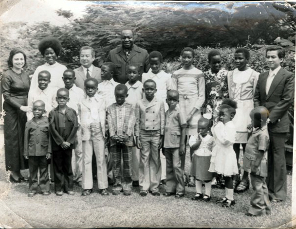 resident di min  ing ihanuk of ampuchia and family in 1976 
