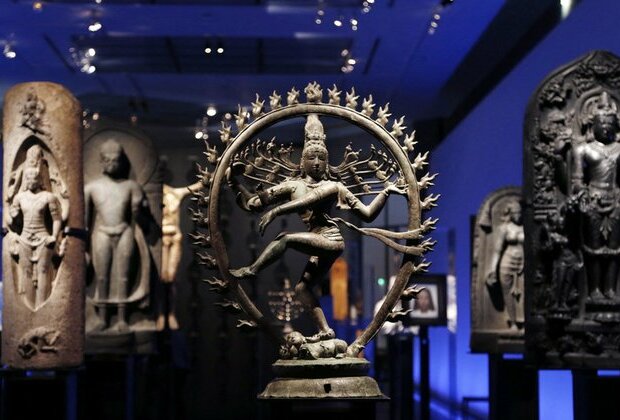 US to expedite returning stolen antiques to India media