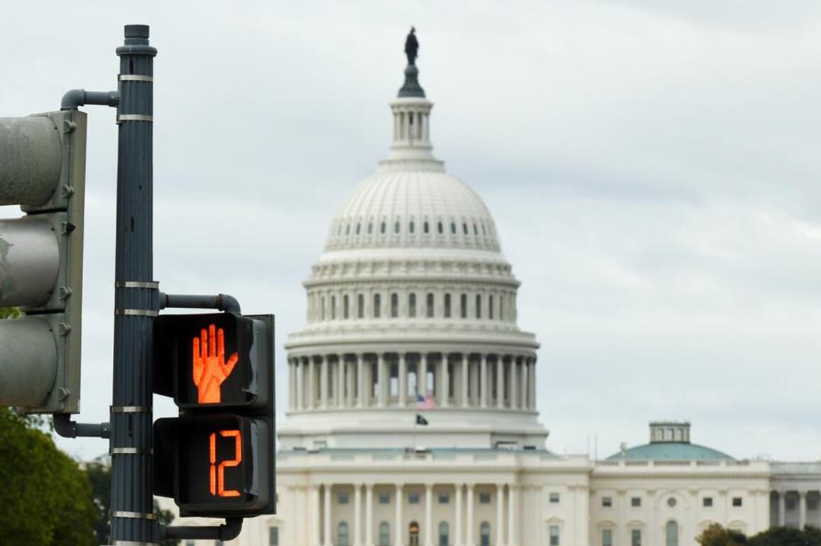Feature: Federal employees line up for food relief as U.S. gov't shutdown enters third week