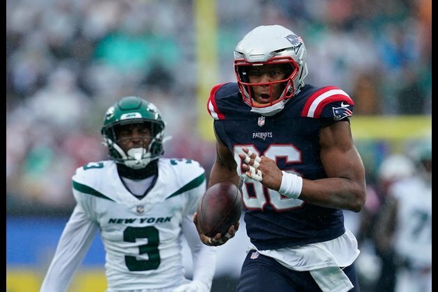 Patriots escape with 15th straight win over Jets