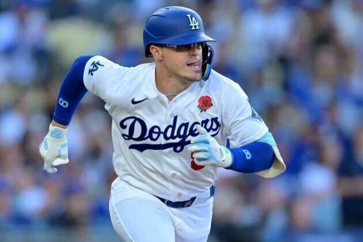 Dodgers place IF Kike Hernandez (oblique) on IL, recall Alex Freeland
