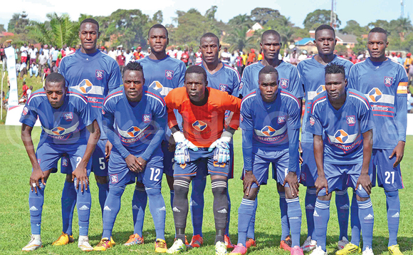 Ttiimu ya Villa eyakubwa Expres (1-0). Abali mu maaso okuva ku kkono; Martin Kizza, Godfrey Lwesibawa, Samson Kiirya, Abel Etrude ne Ambrose Kiirya. Abali emabega okuva ku kkono ye; Henry Katongole, Joseph Nsubuga, Ibrahim Kiyemba, Umar Kasumba, John Adriko ne Tadeo Lwanga. Ttiimu ya Villa eyakubwa Expres (1-0). Abali mu maaso okuva ku kkono; Martin Kizza, Godfrey Lwesibawa, Samson Kiirya, Abel Etrude ne Ambrose Kiirya. Abali emabega okuva ku kkono ye; Henry Katongole, Joseph Nsubuga, Ibrahim Kiyemba, Umar Kasumba, John Adriko ne Tadeo Lwanga.