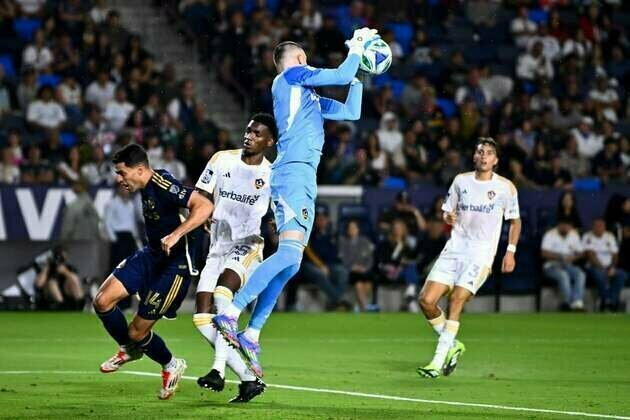Joseph Paintsil tallies twice as Galaxy rout Whitecaps