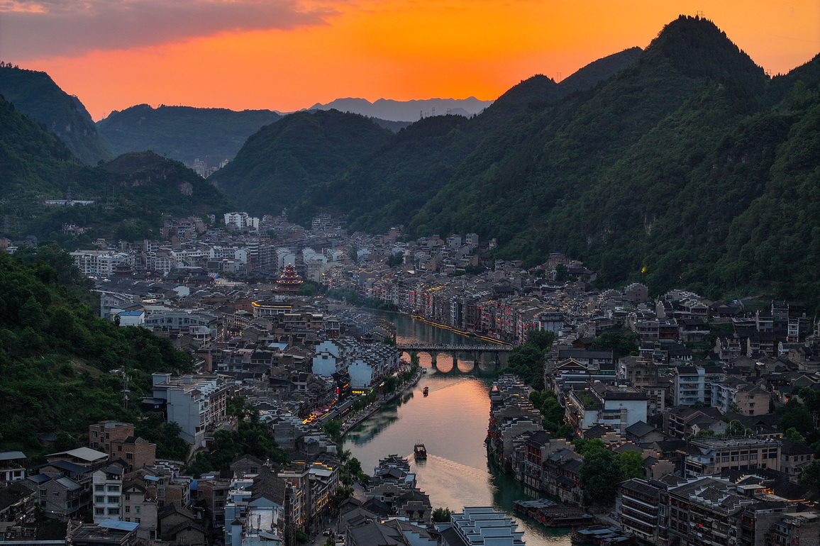 (GloriousGuizhou)CHINA-GUIZHOU-ZHENYUAN ANCIENT TOWN-RIVERSIDE TOWN-SCENERY (CN)