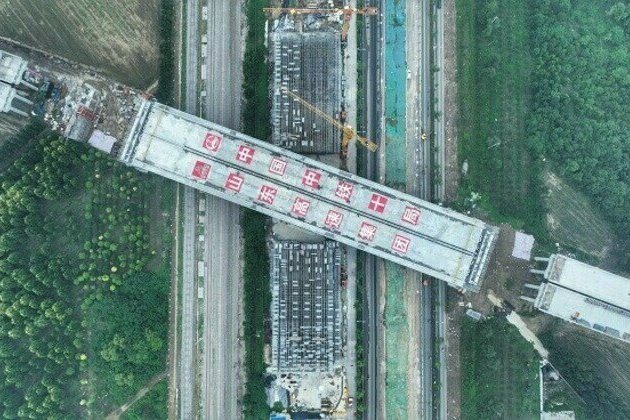 29,000-ton bridge rotates successfully in Jining
