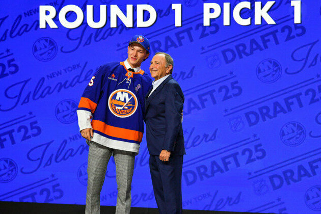Islanders choose Erie defenseman Schaefer with No. 1 pick in NHL draft
