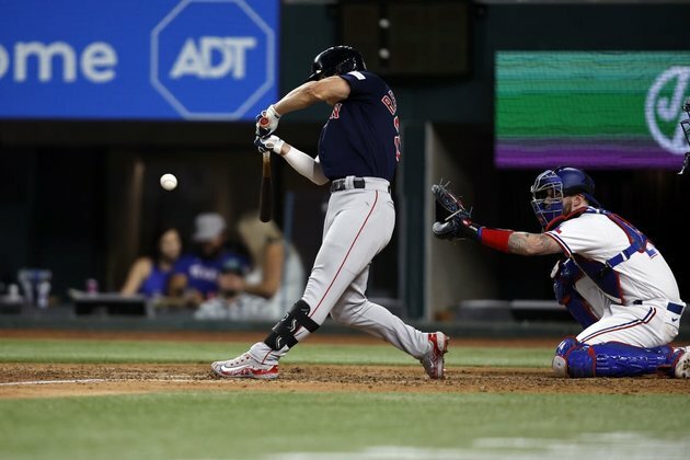 Red Sox score 3 in 8th to defeat Rangers