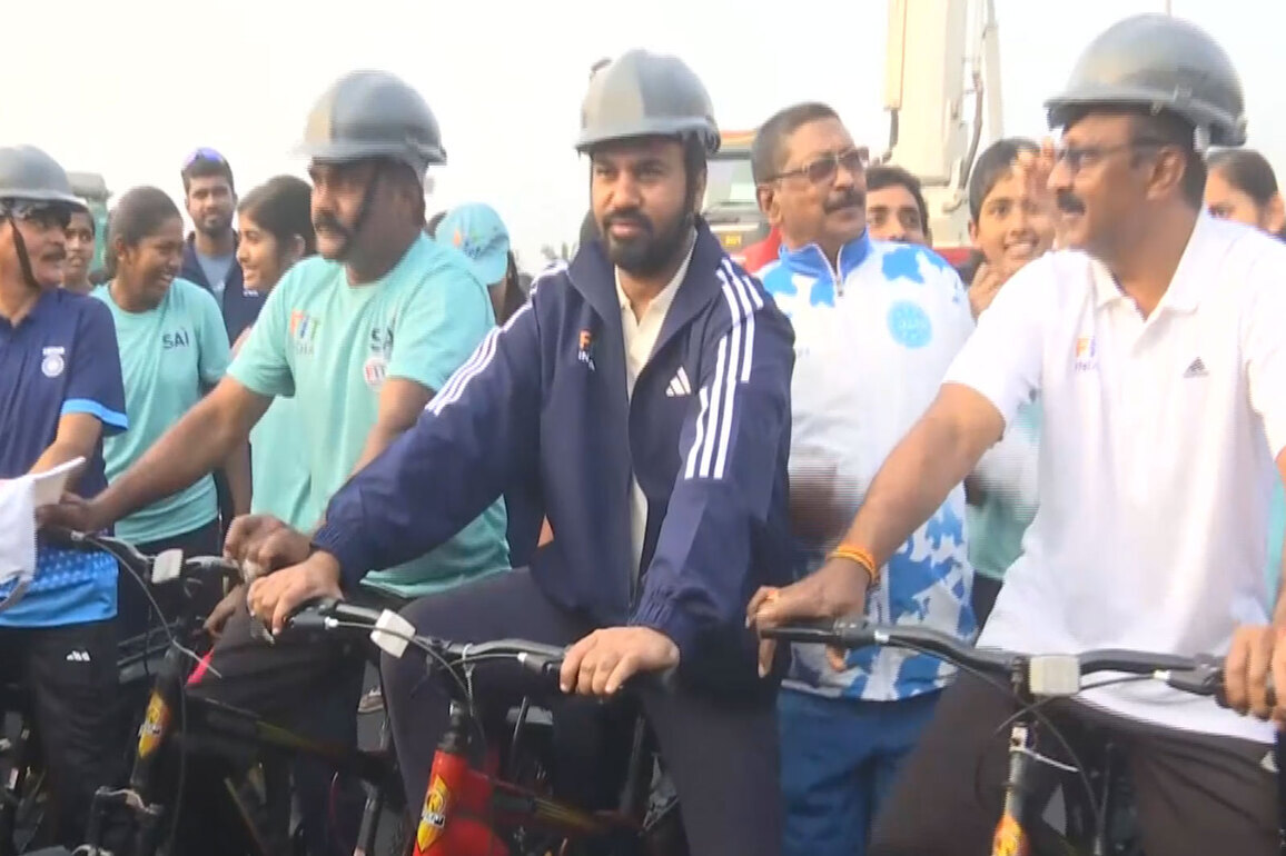 Jinson Johnson, citizens promote fitness at 63rd Fit India Sundays cycling rally