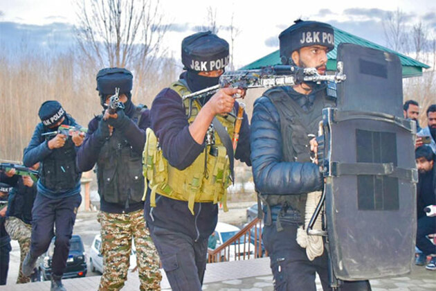 J-K: Anantnag Police, CRPF conduct mock drill at Bijbehara railway station