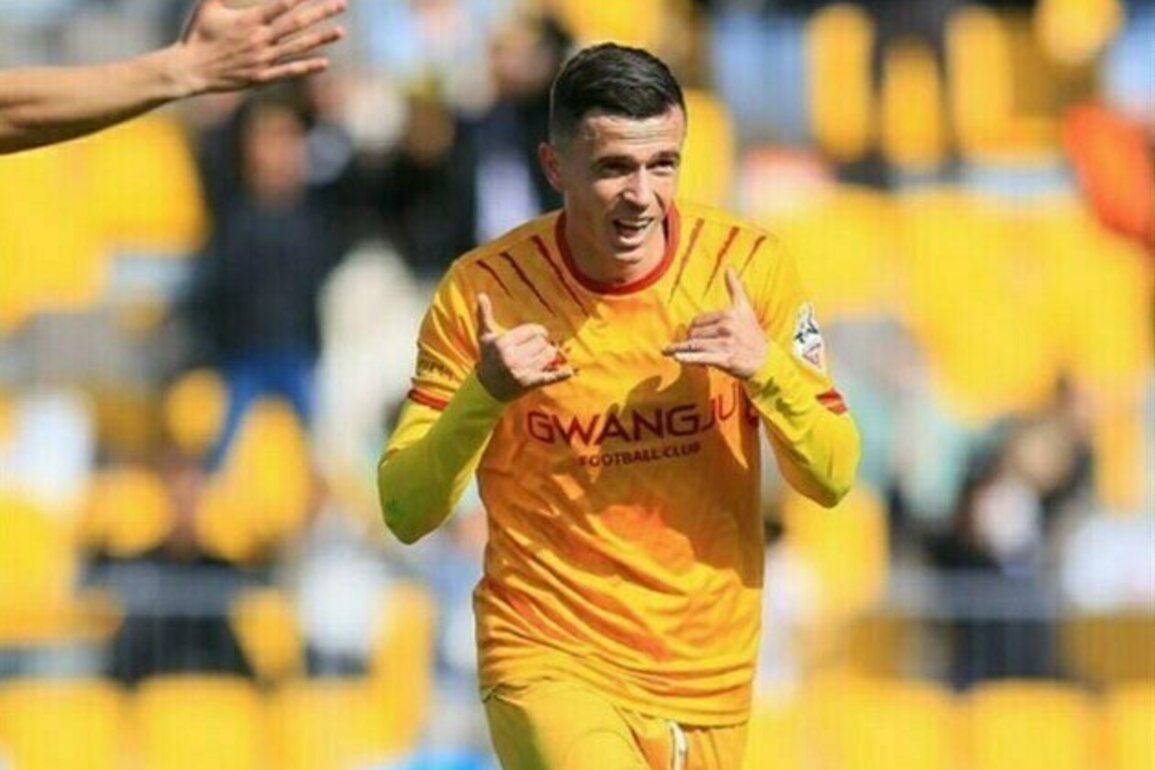 Esteghlal Completes Signing of Albanian Forward Asani