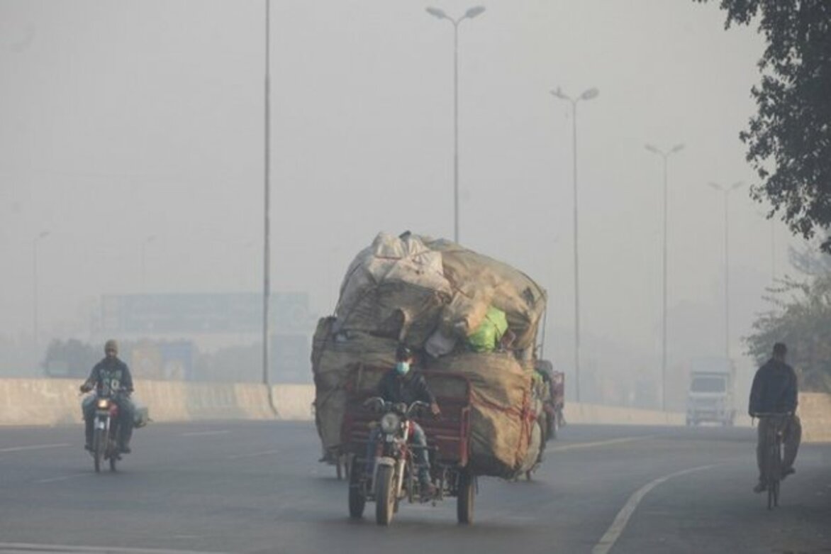 Pakistan: Sindh govt urges public to wear face masks amid worsening air quality