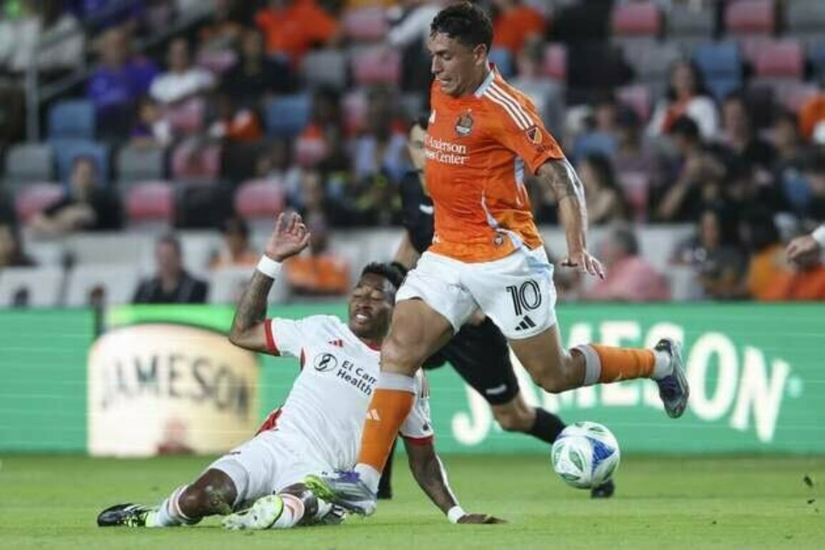 Dynamo try to keep fading playoff hopes alive at St. Louis City