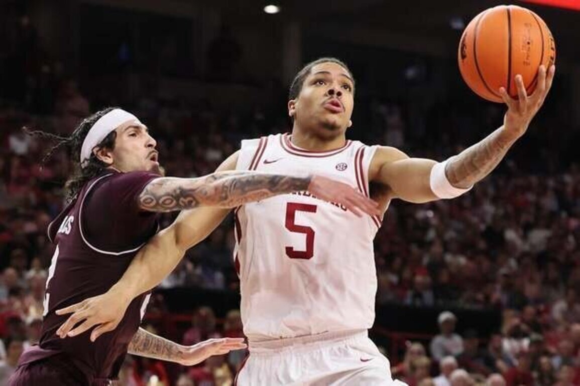 Arkansas freshman Darius Acuff Jr. lands historic shoe deal