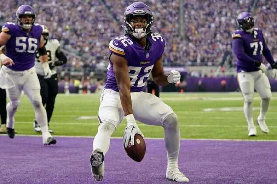 Saints agree to terms with running back Ty Chandler