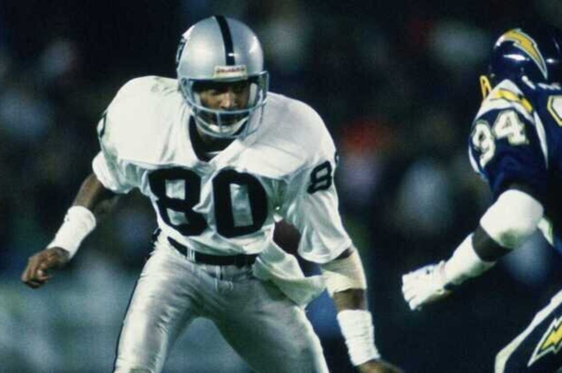 James Lofton to light the Al Davis Memorial Torch on Sunday