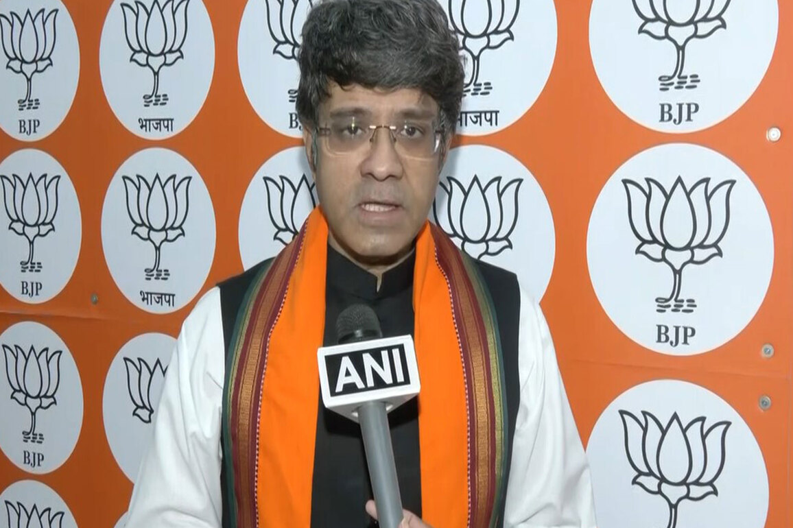"Insecure Nehru Congress:" BJP Spokesperson CR Kesavan slams Congress Working Committee meet