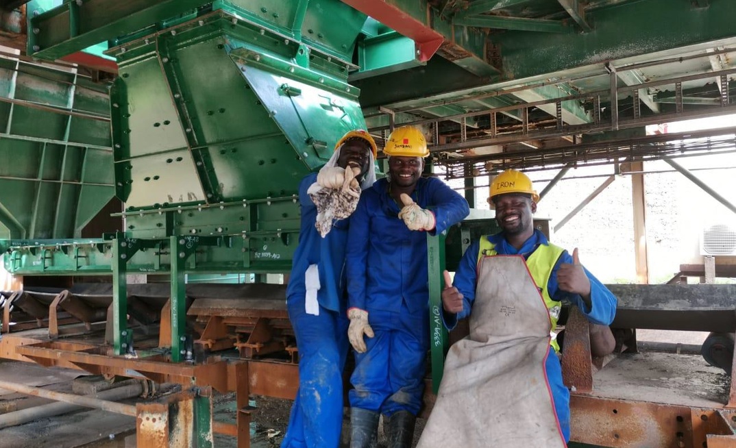 Workers at the Kayelekera crusher
