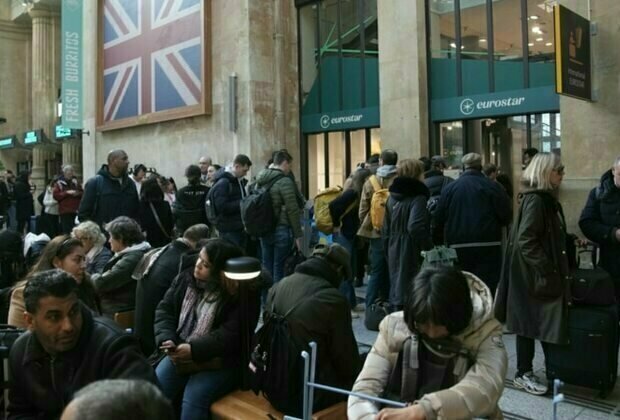 Discovery of WWII bomb disrupts Paris trains