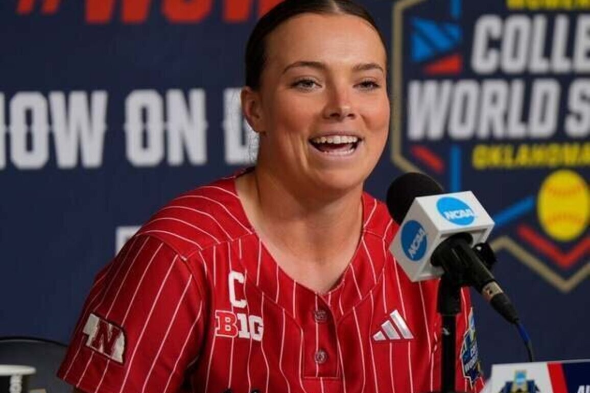 Ava Kuszak's 10th-inning HR carries Nebraska past Arkansas at WCWS