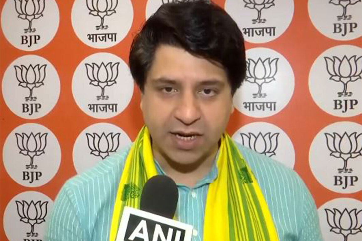 Shehzad Poonawalla slams Samajwadi Party over 'Lapata Gas' remark, says 'creating panic is their model'
