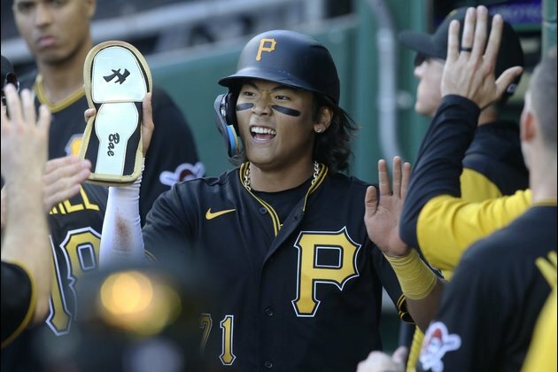 Pirates finish season on high note, upend Cardinals