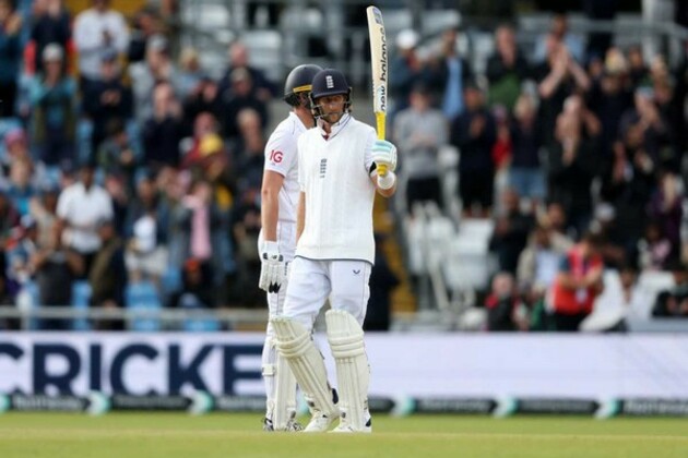 Pope-Root century stand takes England beyond 300-run mark (Day 3, Lunch)