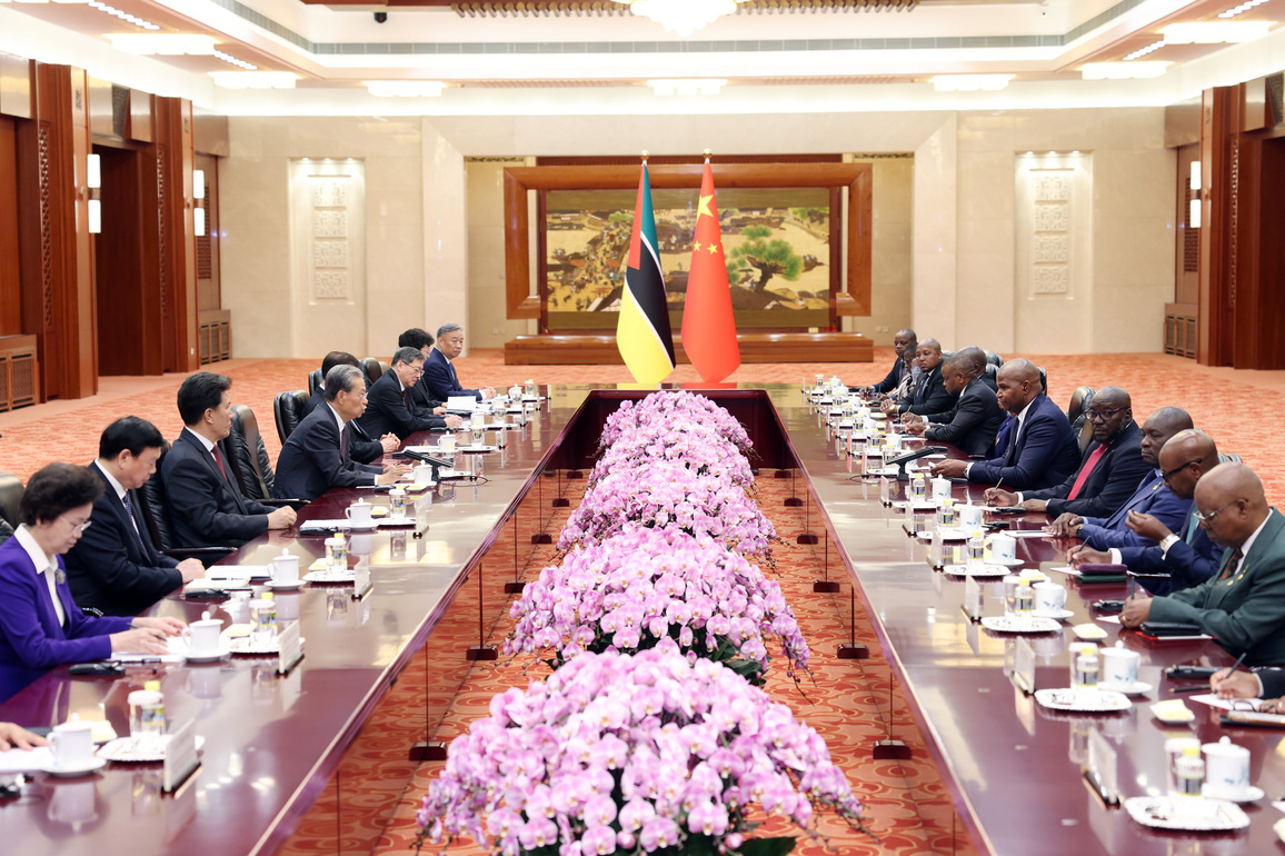 CHINA-BEIJING-ZHAO LEJI-MOZAMBICAN PRESIDENT-MEETING (CN)
