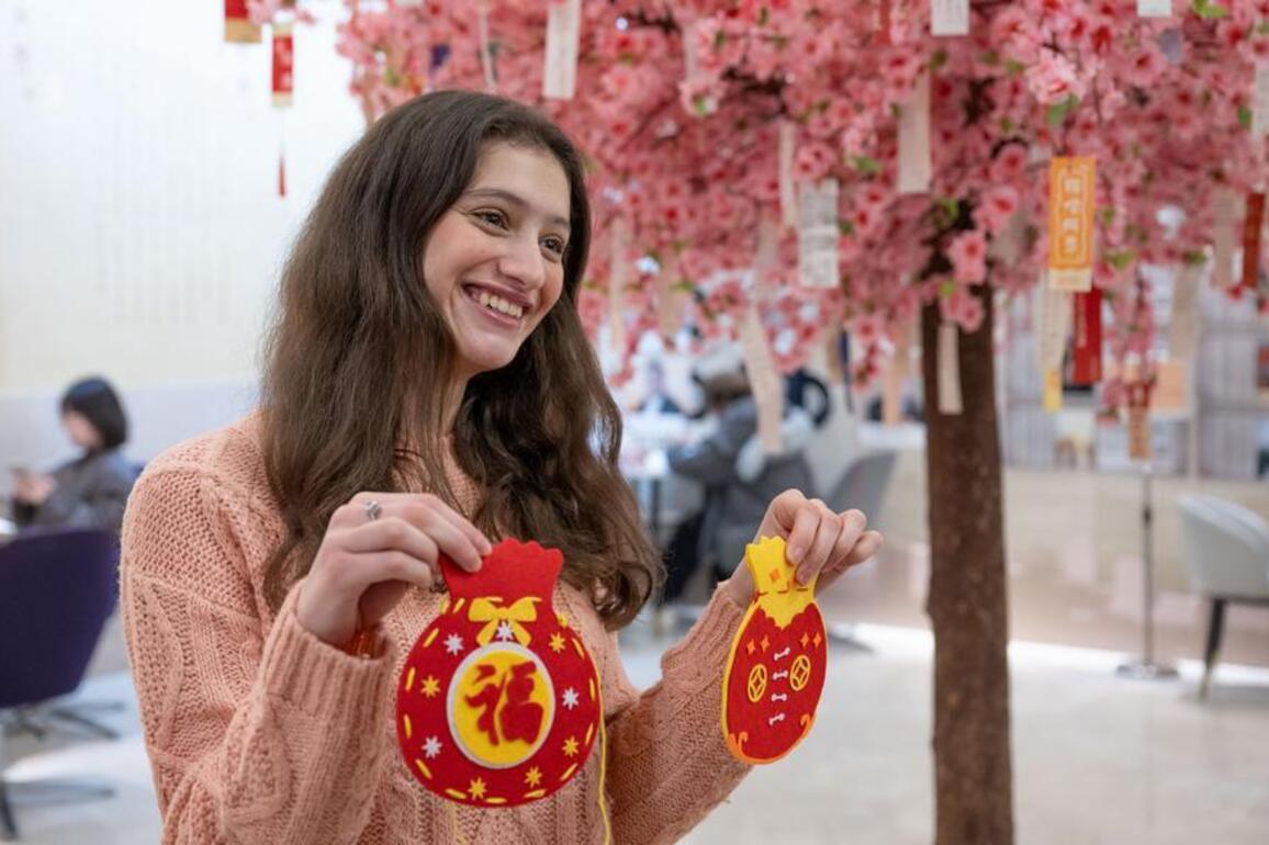 Int'l Exchange | Foreign students embrace festive vibe in SW China's Chongqing